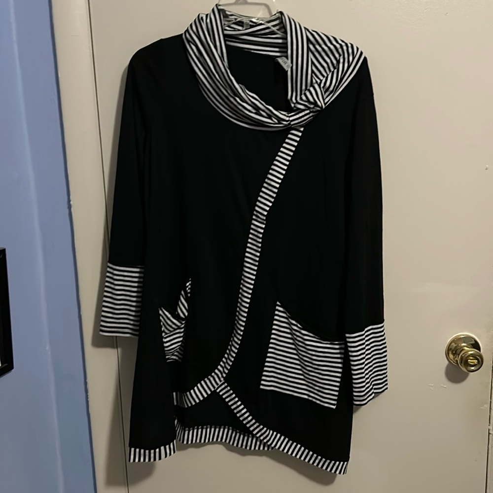 Hua Lan XL Black and White Long Sleeve Turtleneck Shirt